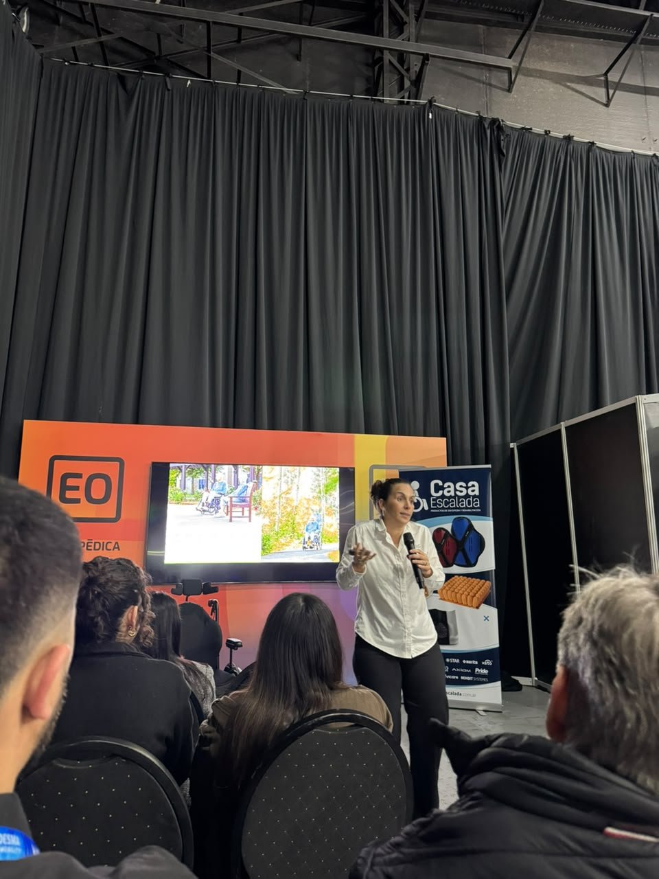 Capacitación con un expositor durante la expo